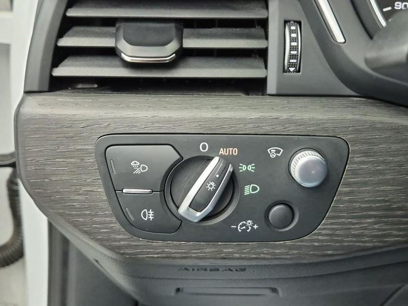 2019 Audi A4 40 TFSI Premium photo 16