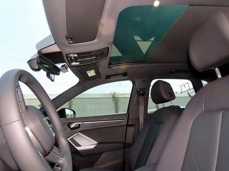 2025 Audi Q3 40 TFSI Quattro Premium photo 14