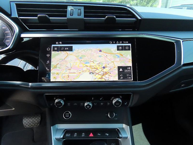 2025 Audi Q3 40 TFSI Quattro Premium photo 16