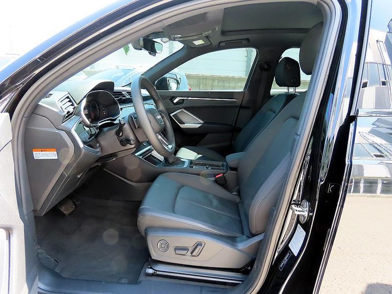 2025 Audi Q3 40 TFSI Quattro Premium photo 19