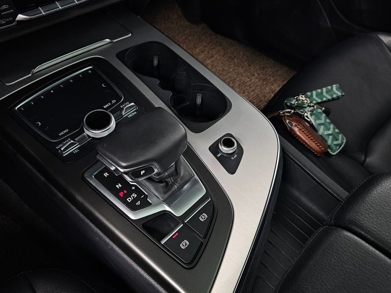 2019 Audi Q7 45 TFSI Quattro photo 9