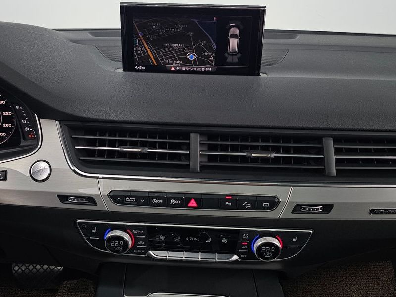 2019 Audi Q7 45 TFSI Quattro photo 13