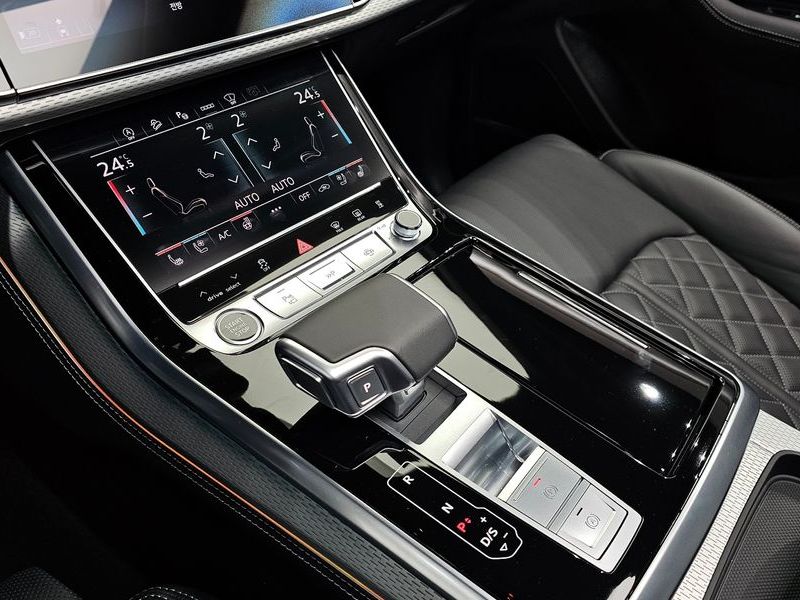 2025 Audi Q8 50 TDI Quattro Premium photo 9