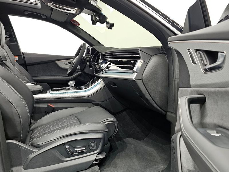 2025 Audi Q8 50 TDI Quattro Premium photo 10