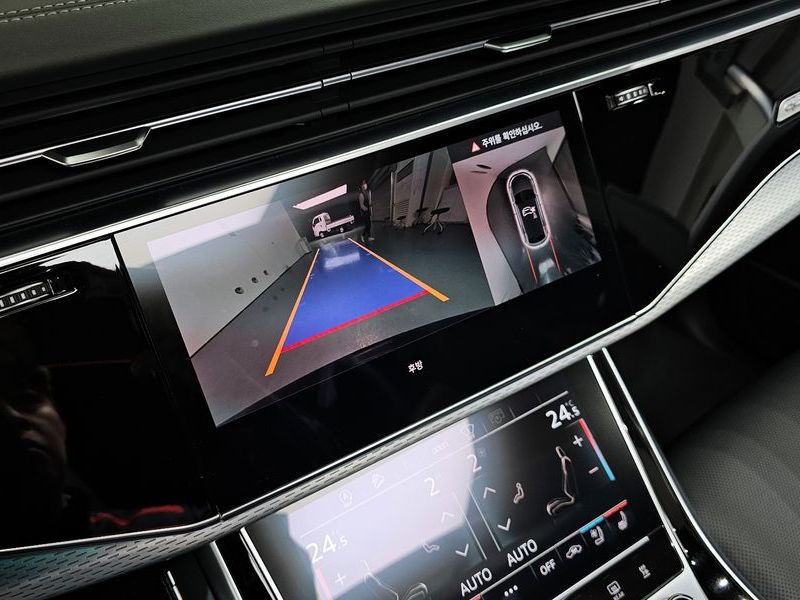 2025 Audi Q8 50 TDI Quattro Premium photo 16