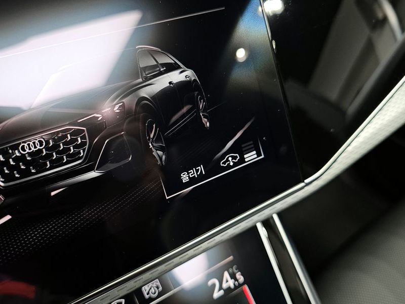 2025 Audi Q8 50 TDI Quattro Premium photo 17