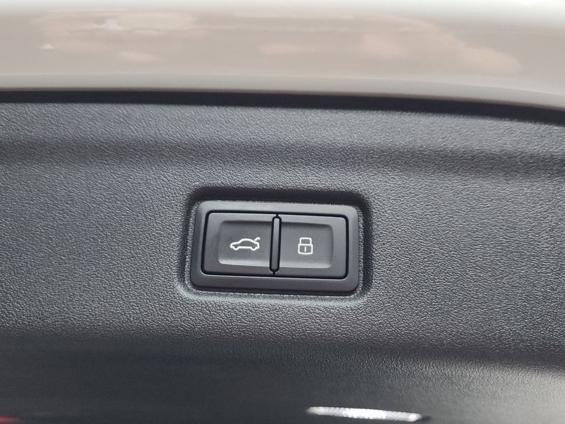2025 Audi Q6 e-tron Quattro photo 18