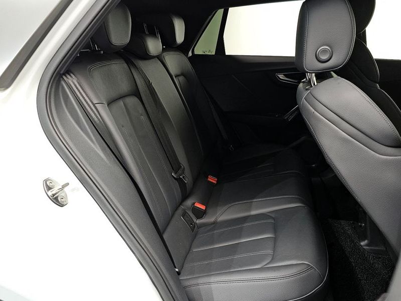 2020 Audi Q2 35 TDI Premium photo 11