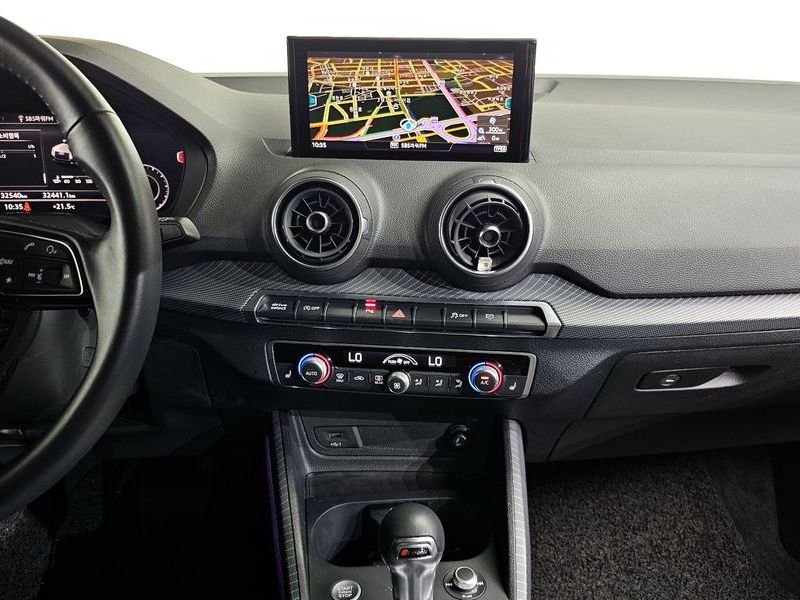 2020 Audi Q2 35 TDI Premium photo 13