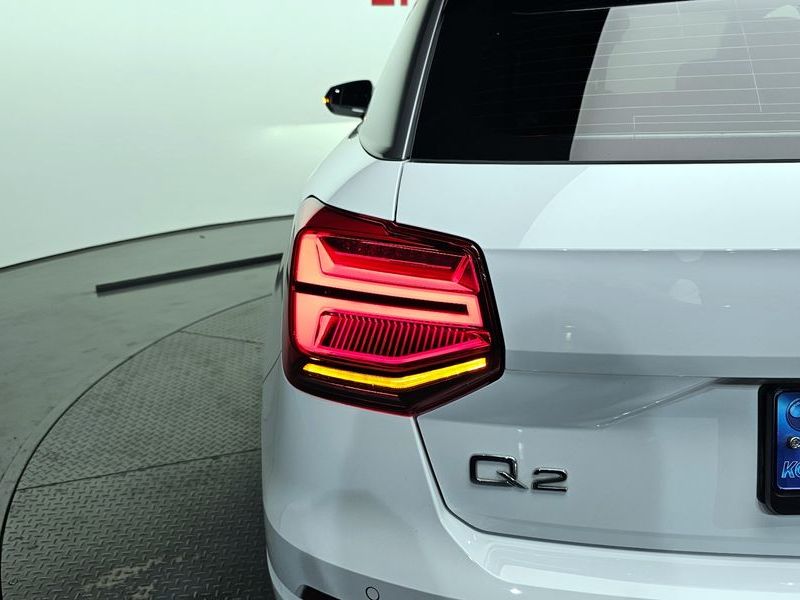 2020 Audi Q2 35 TDI Premium photo 23