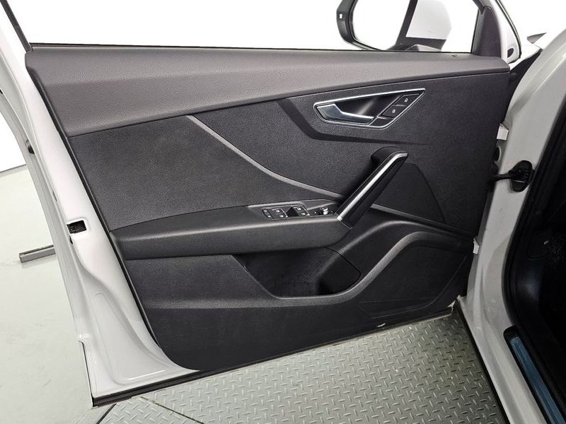 2020 Audi Q2 35 TDI Premium photo 24