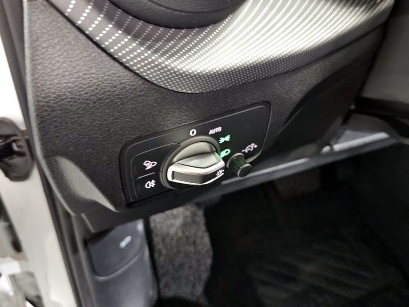 2020 Audi Q2 35 TDI Premium photo 28