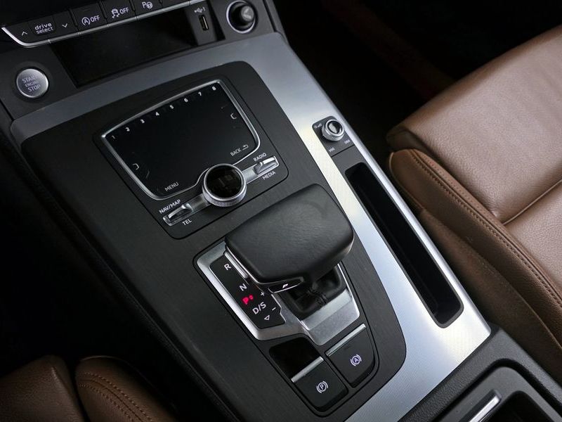 2020 Audi Q5 45 TFSI Quattro Premium photo 9