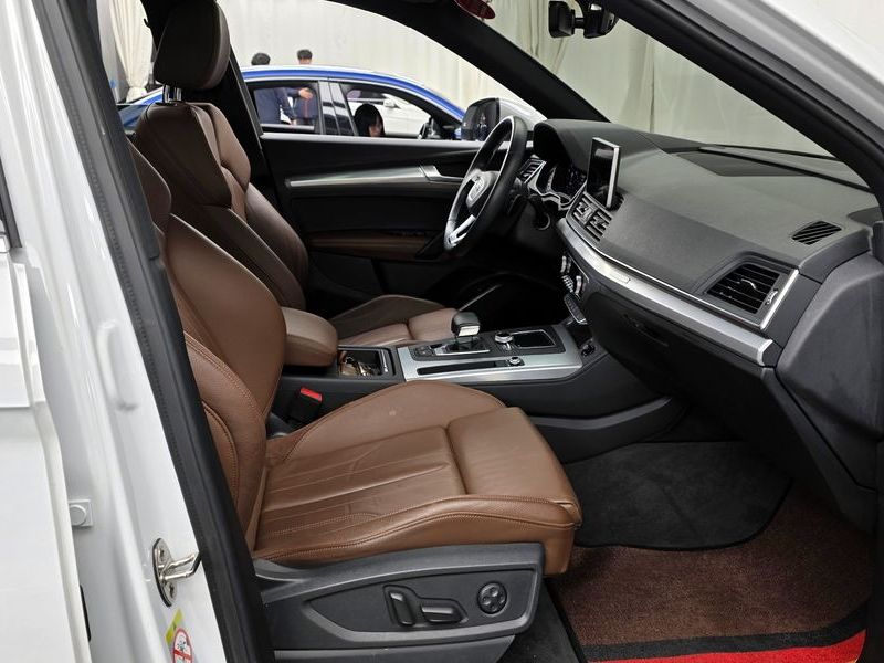 2020 Audi Q5 45 TFSI Quattro Premium photo 11