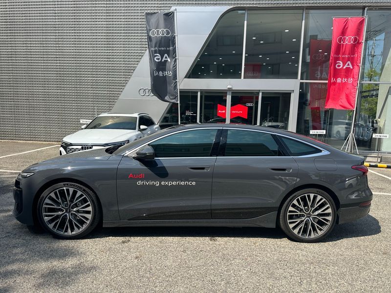 2025 Audi A6 Performance Advanced photo 8