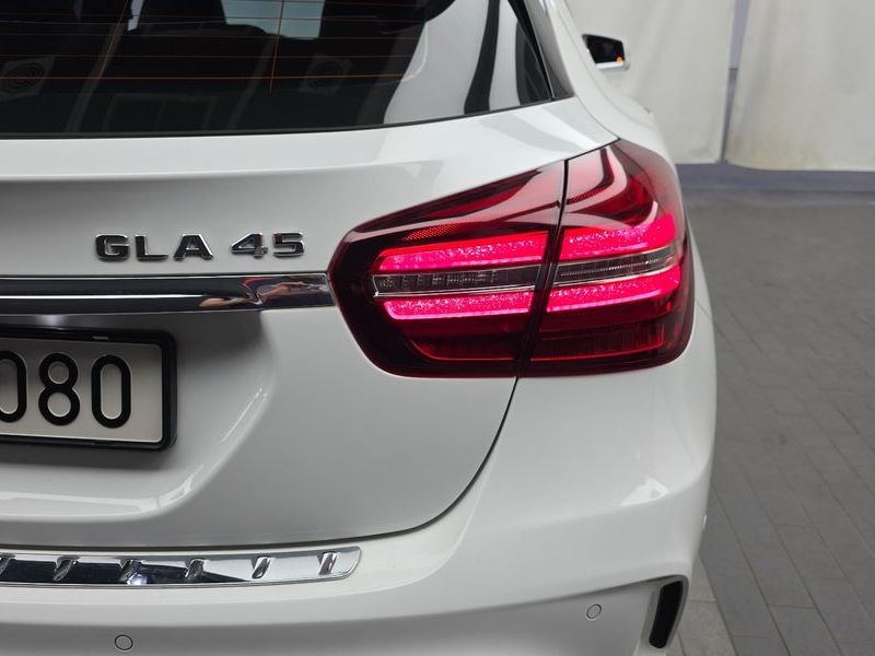 2019 Mercedes-Benz A-Class GLA45 AMG 4MATIC photo 23