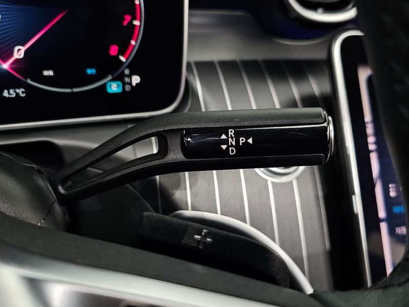 2024 Mercedes-Benz C-Class C300 4MATIC Avantgarde photo 9