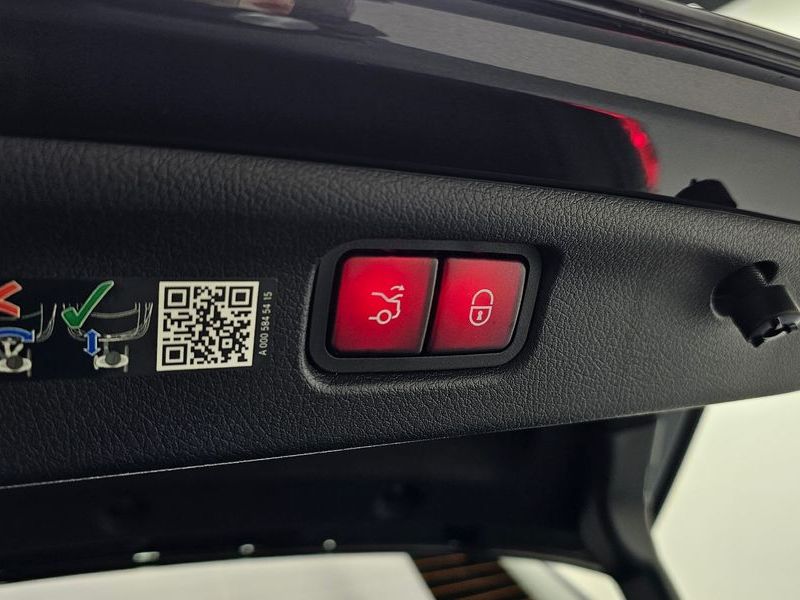 2024 Mercedes-Benz C-Class C300 4MATIC Avantgarde photo 20