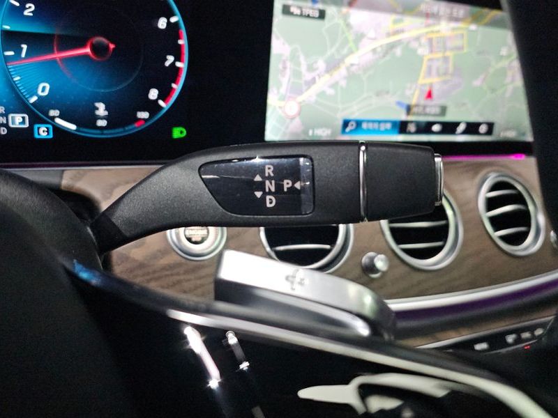 2022 Mercedes-Benz E-Class E250 Exclusive photo 9