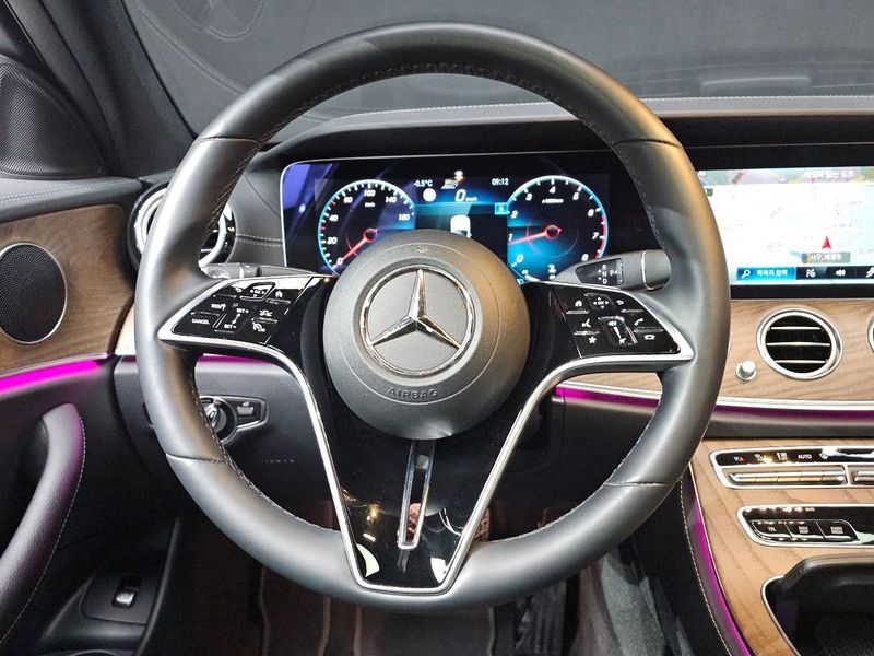 2022 Mercedes-Benz E-Class E250 Exclusive photo 11