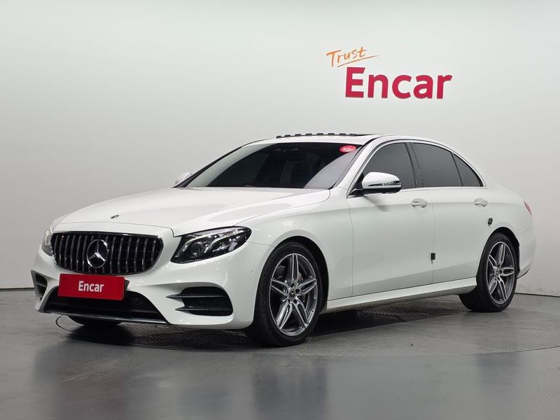 2019 Mercedes-Benz E-Class E300 AMG Line photo 1