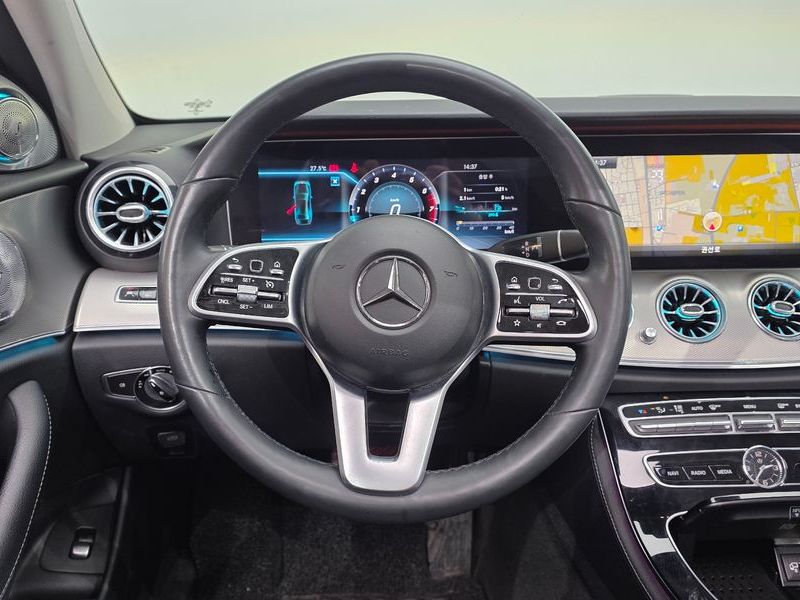 2019 Mercedes-Benz E-Class E300 AMG Line photo 14