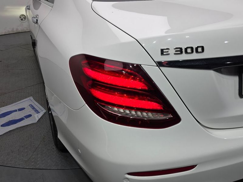 2019 Mercedes-Benz E-Class E300 AMG Line photo 23