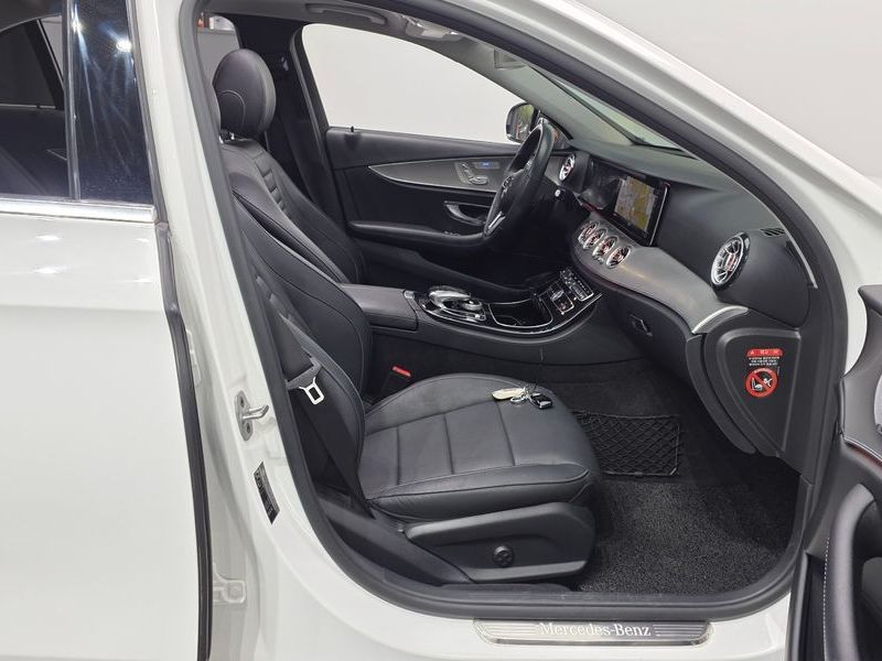 2019 Mercedes-Benz E-Class E300 AMG Line photo 26