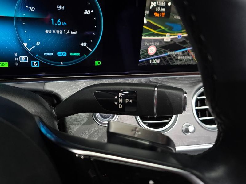 2022 Mercedes-Benz E-Class E350 4MATIC Avantgarde photo 9