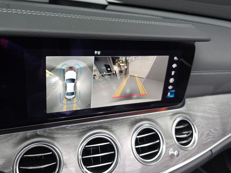 2022 Mercedes-Benz E-Class E350 4MATIC Avantgarde photo 14