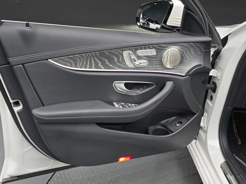 2022 Mercedes-Benz E-Class E350 4MATIC Avantgarde photo 24