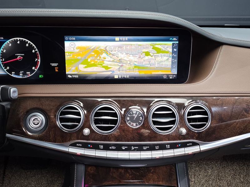 2020 Mercedes-Benz S-Class S560L 4MATIC photo 14