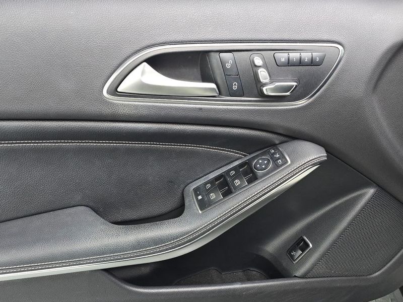 2019 Mercedes-Benz A-Class GLA220 photo 24