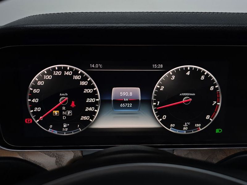 2018 Mercedes-Benz E-Class E300 4MATIC Exclusive photo 8
