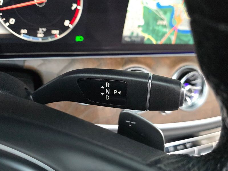 2018 Mercedes-Benz E-Class E300 4MATIC Exclusive photo 9