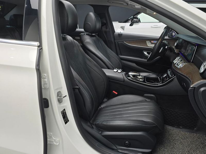 2018 Mercedes-Benz E-Class E300 4MATIC Exclusive photo 10