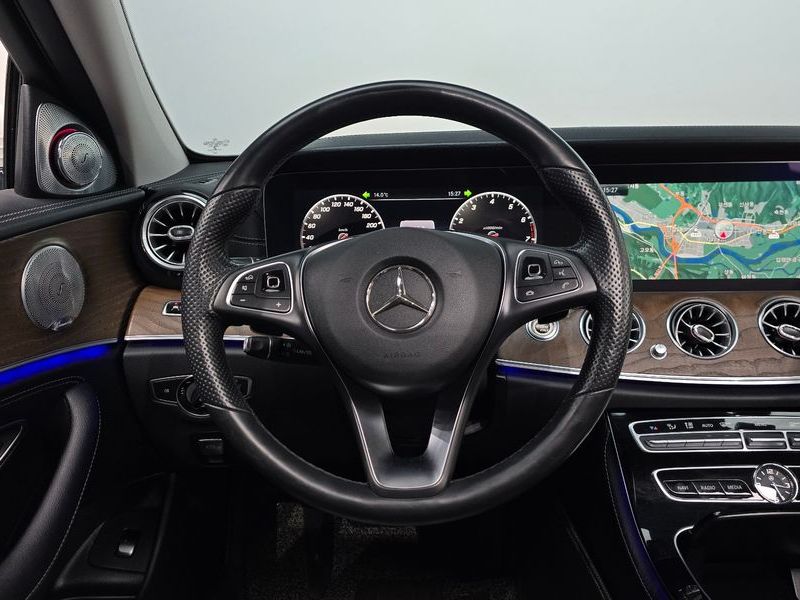 2018 Mercedes-Benz E-Class E300 4MATIC Exclusive photo 13