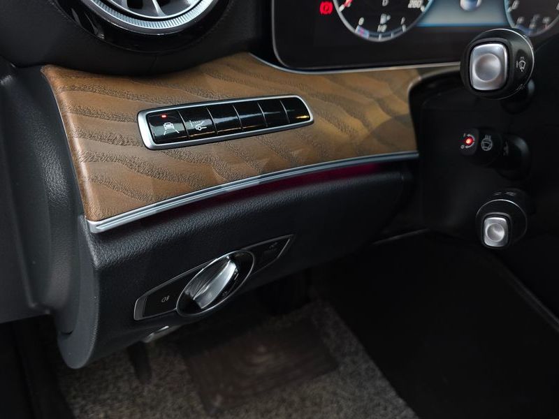 2018 Mercedes-Benz E-Class E300 4MATIC Exclusive photo 14