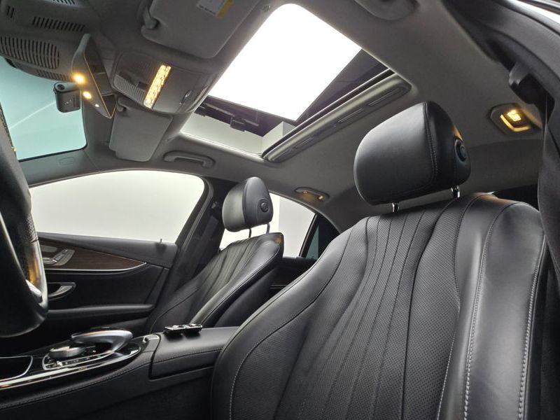 2018 Mercedes-Benz E-Class E300 4MATIC Exclusive photo 19