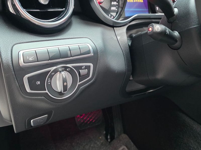 2020 Mercedes-Benz C-Class C220 d 4MATIC photo 15