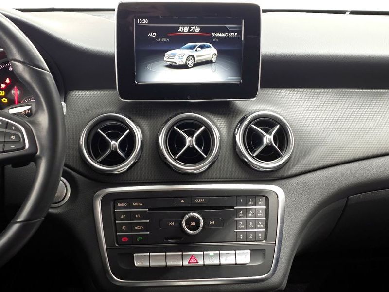 2019 Mercedes-Benz A-Class GLA220 photo 13