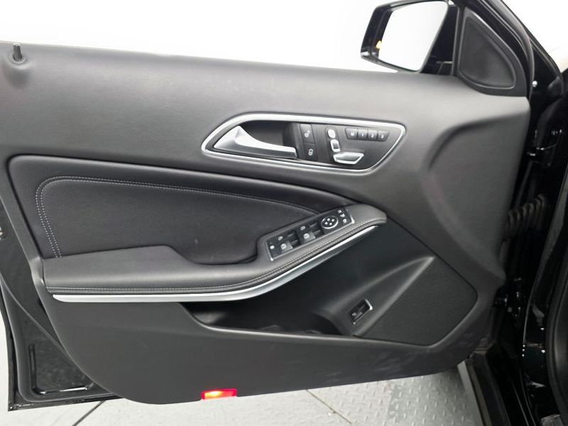 2019 Mercedes-Benz A-Class GLA220 photo 24