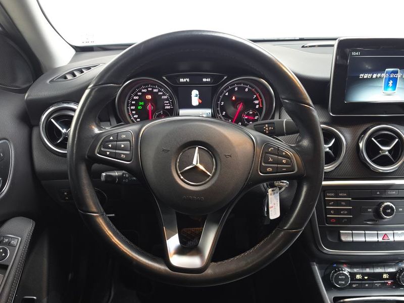 2019 Mercedes-Benz A-Class GLA220 photo 12