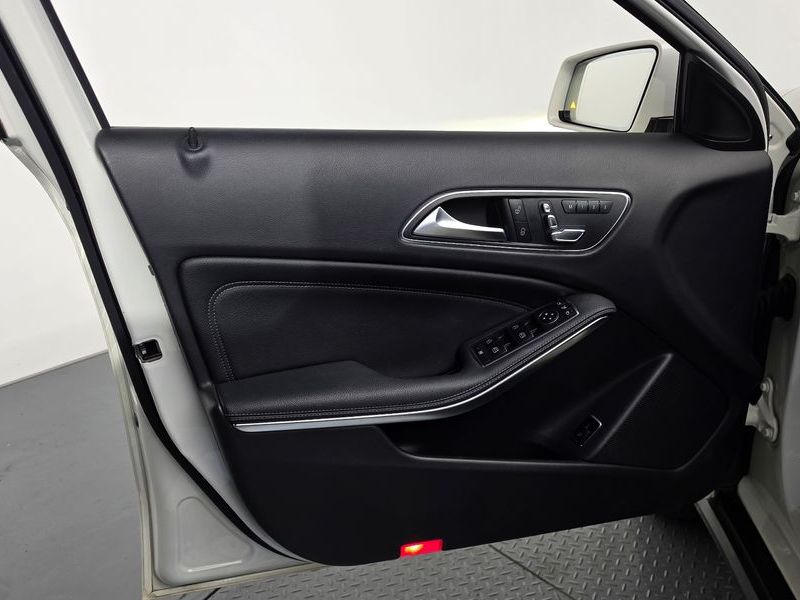 2019 Mercedes-Benz A-Class GLA220 photo 24
