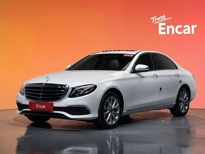2019 Mercedes-Benz E-Class E300 4MATIC Exclusive photo 1