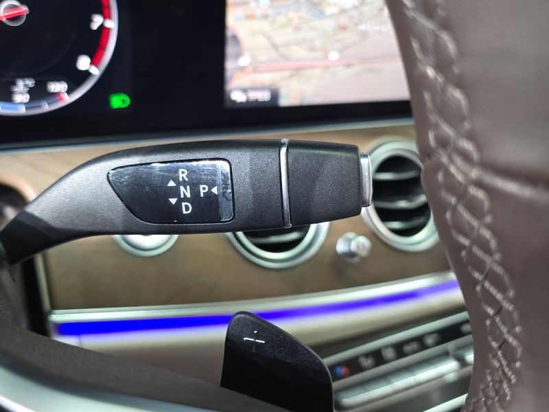 2019 Mercedes-Benz E-Class E300 4MATIC Exclusive photo 9