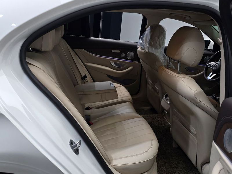 2019 Mercedes-Benz E-Class E300 4MATIC Exclusive photo 11
