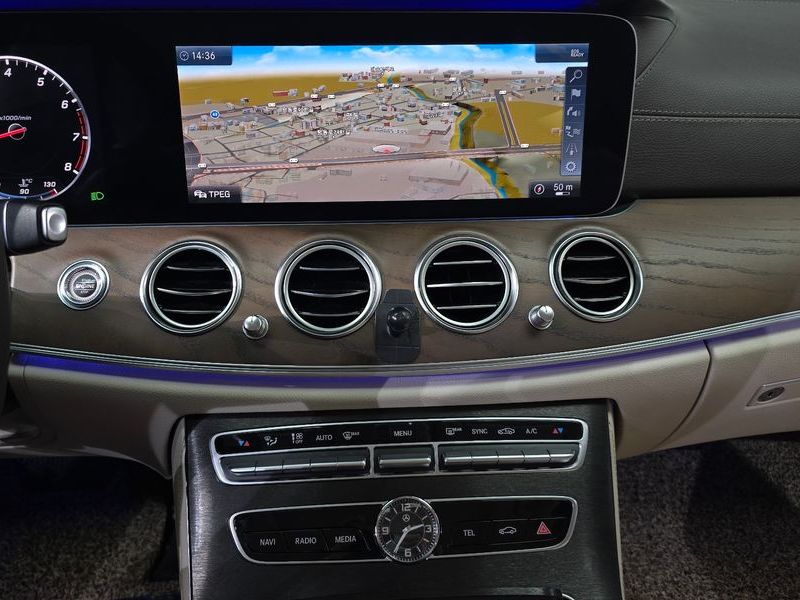 2019 Mercedes-Benz E-Class E300 4MATIC Exclusive photo 12