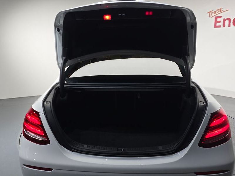2019 Mercedes-Benz E-Class E300 4MATIC Exclusive photo 19