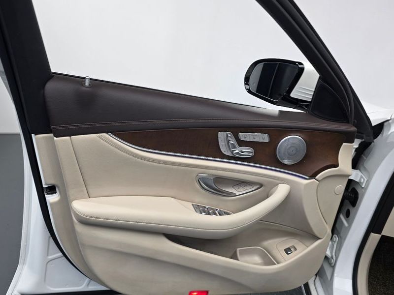 2019 Mercedes-Benz E-Class E300 4MATIC Exclusive photo 24